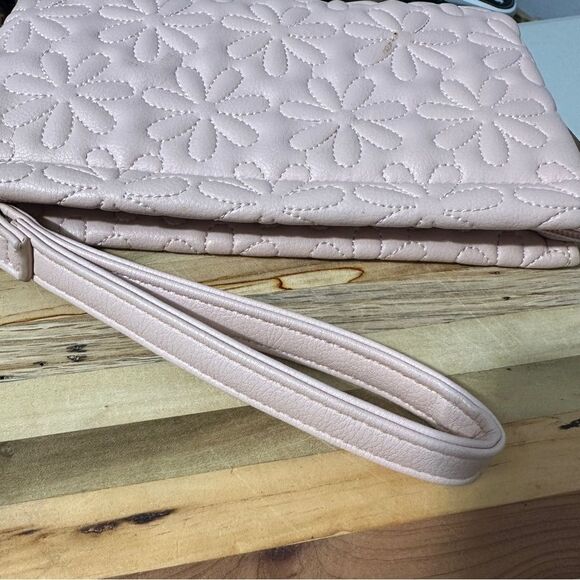 Betsey Johnson Pink Quilted Daisy Wristlet Girly Large Wallet - Picture 4 of 6